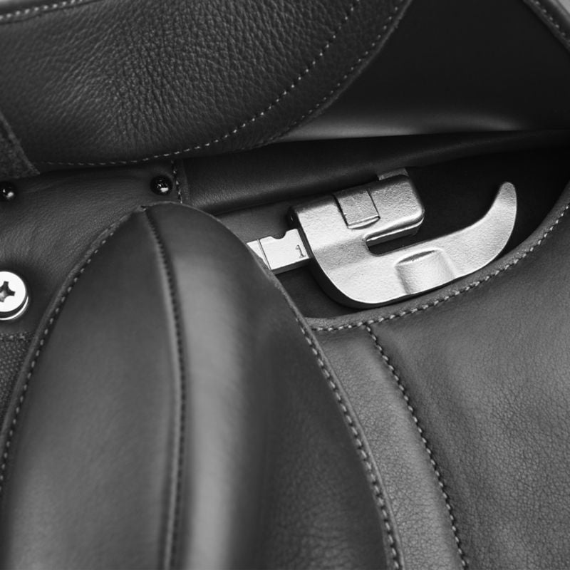 Bates Artiste Dressage Saddle with HART - Image 4