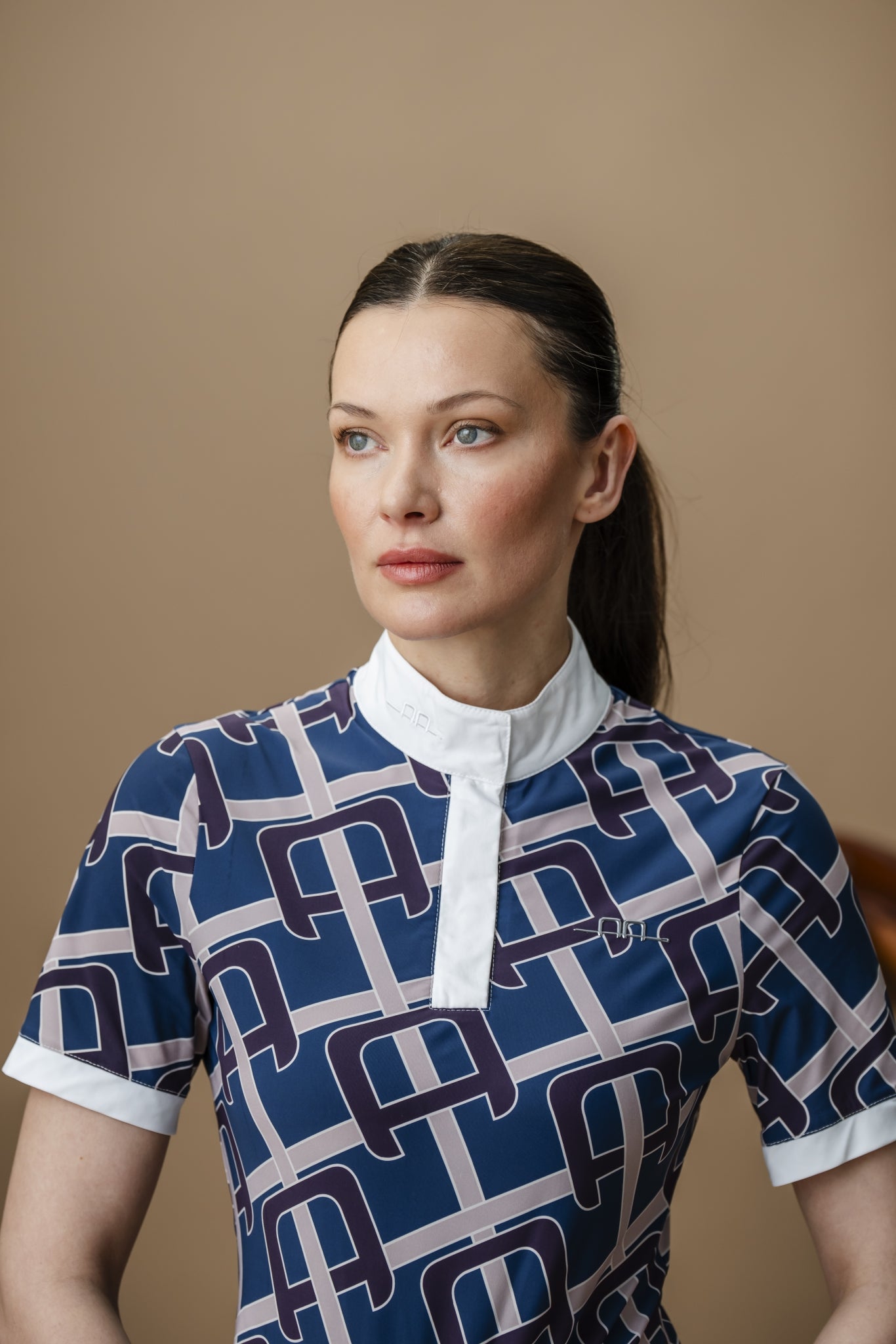AA Alcina Short Sleeve Show Shirt - Image 8