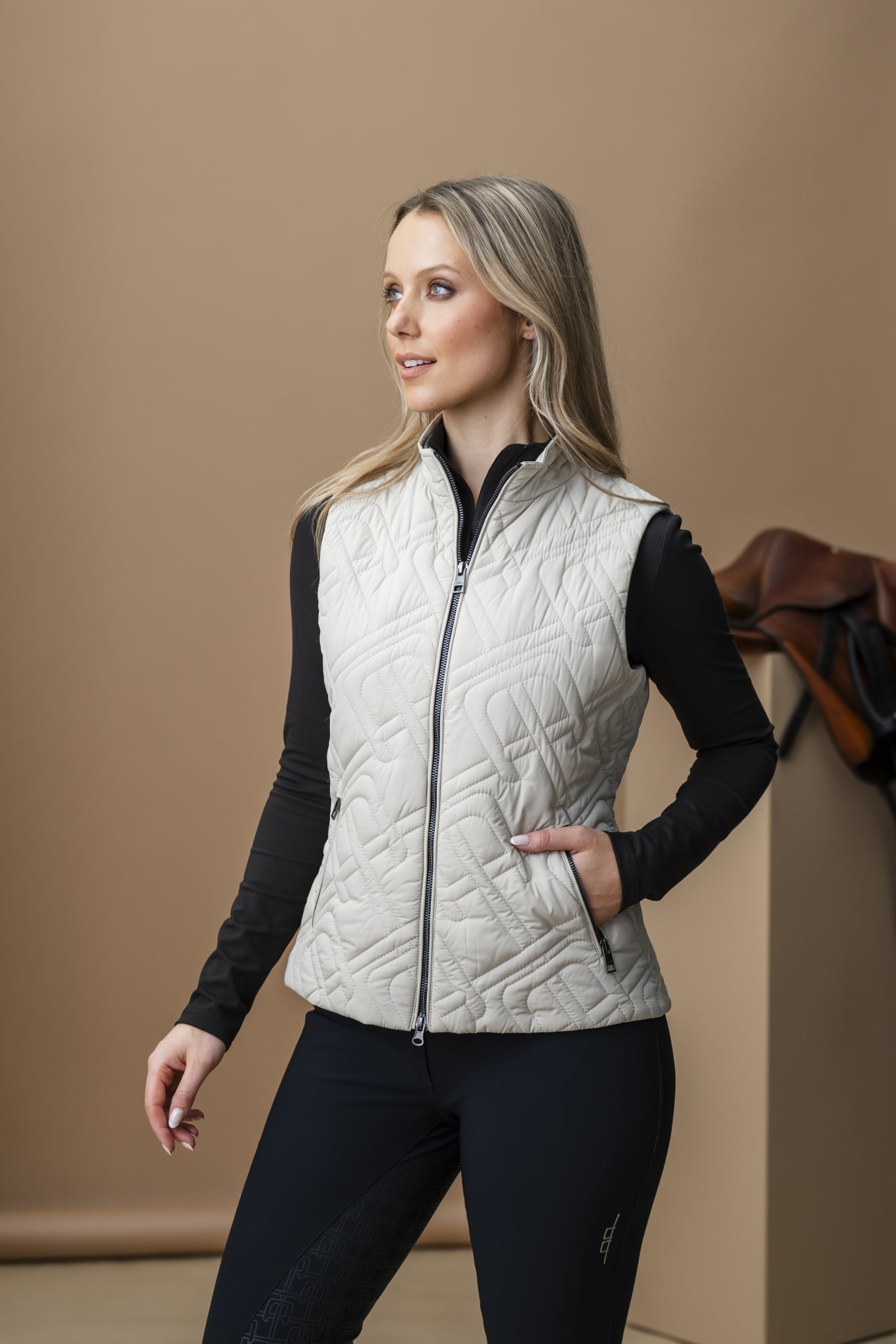 AA Ladies Neve Monogram Quilted Gilet - Image 2