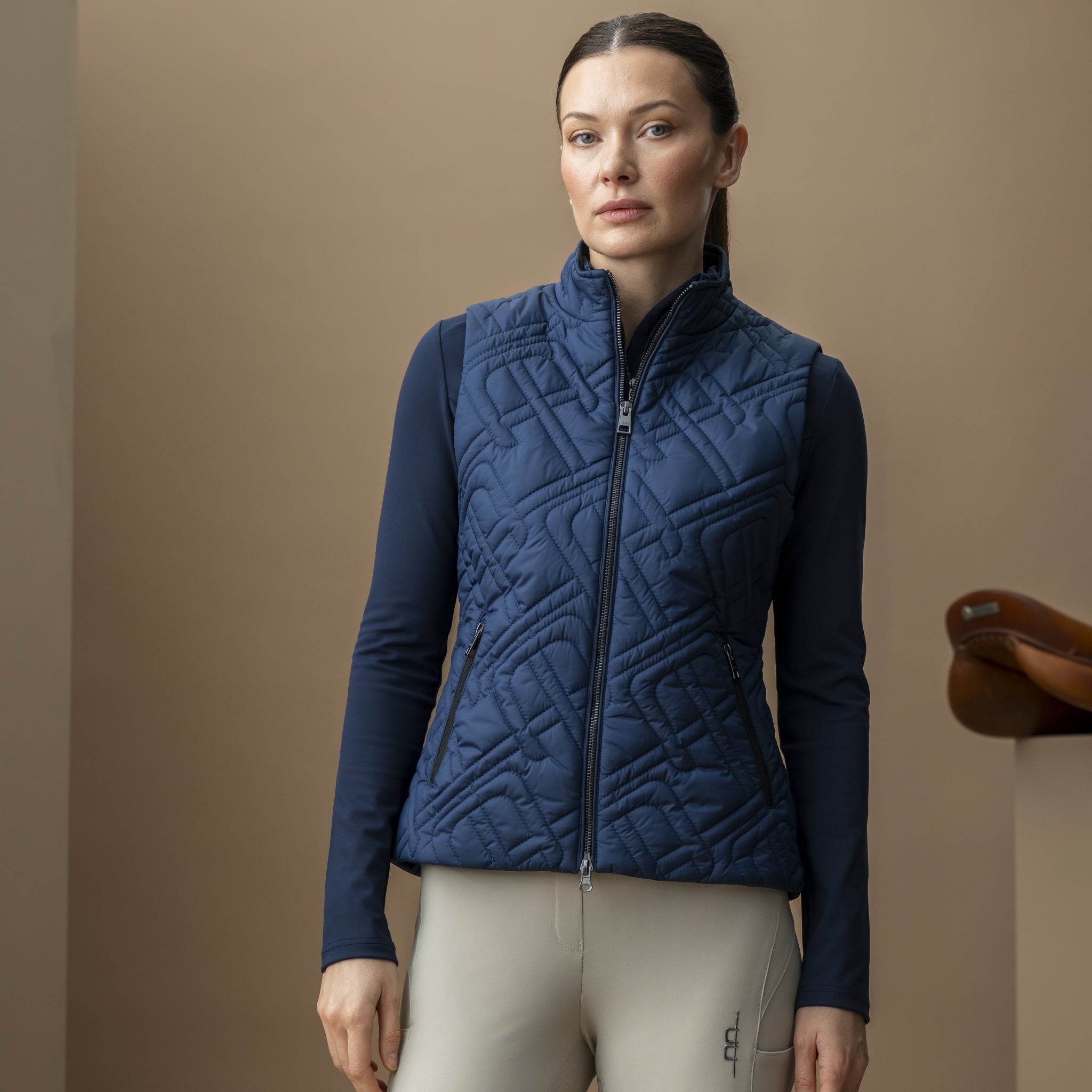 AA Ladies Neve Monogram Quilted Gilet - Image 3