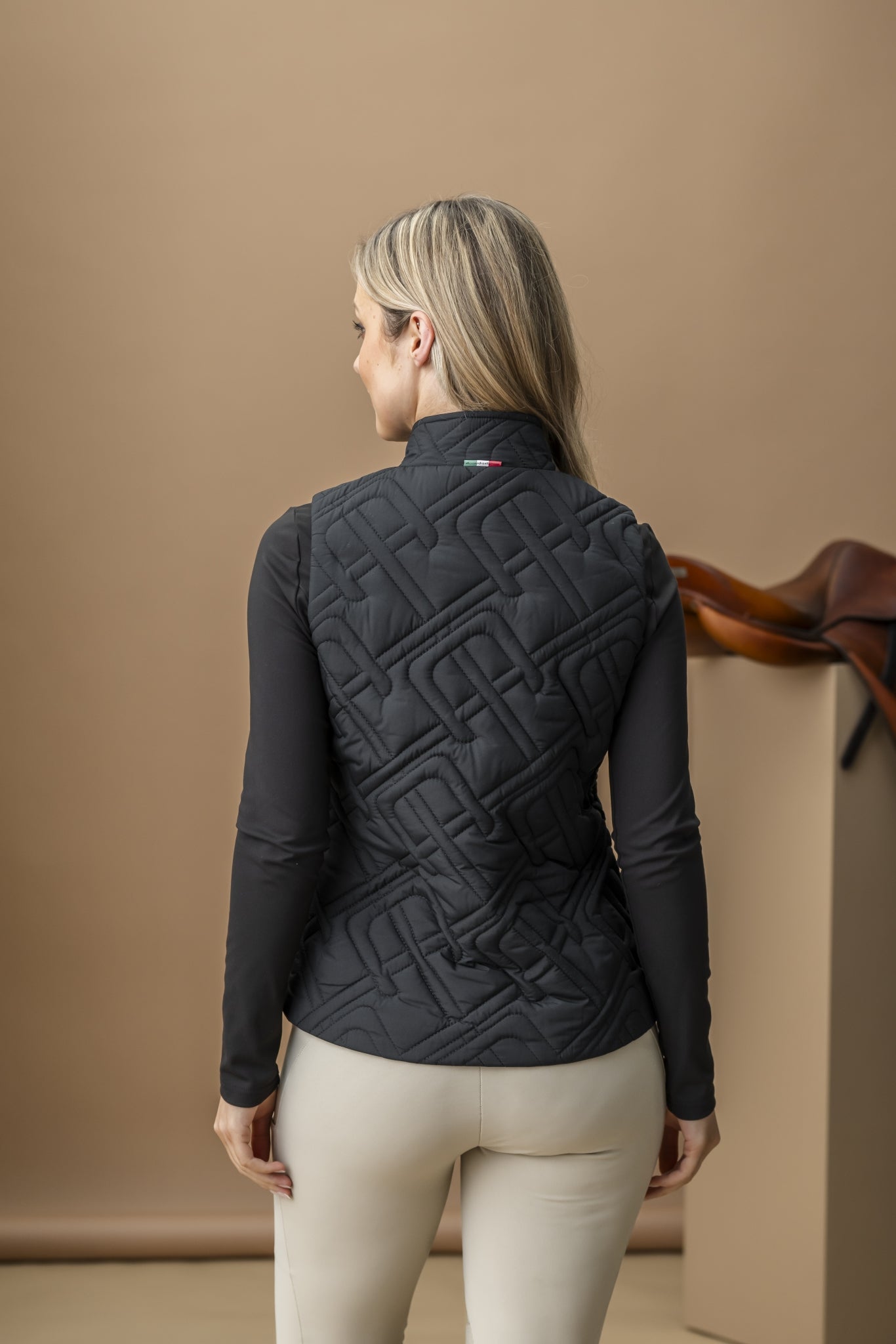 AA Ladies Neve Monogram Quilted Gilet - Image 4